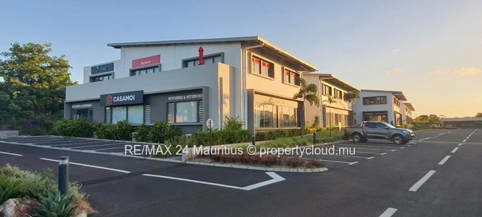 Elevate Your Business at PinPointe Offices: Prime Commercial Space for Rent!