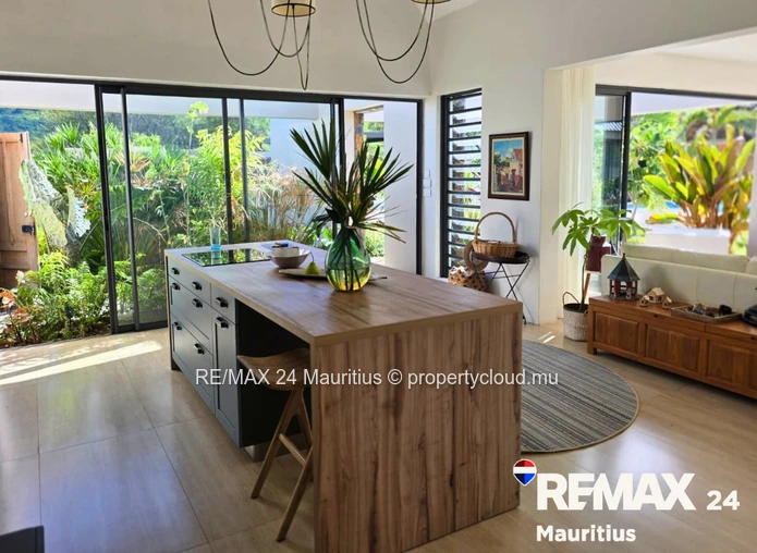 Villa meublée 3 chambres en suite avec piscine – Vue montagne