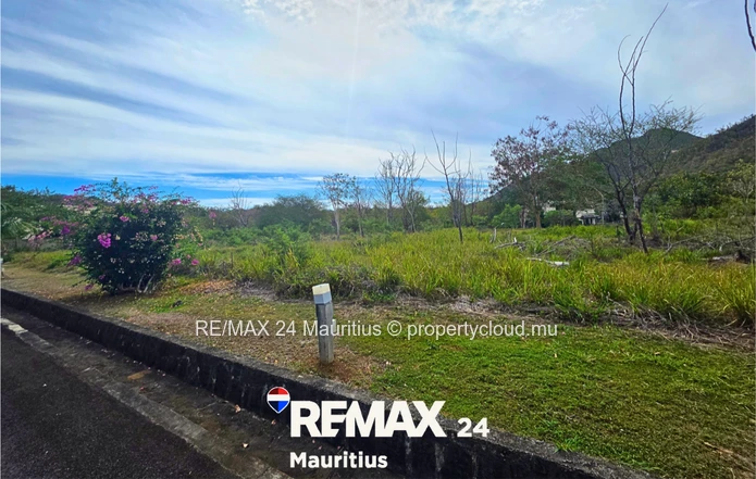 Exclusive Residential Plots with Mountain Views – Rivière Noire