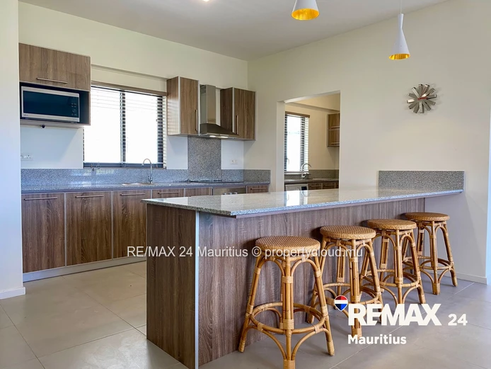 Exclusive Top-Floor Apartment in Prime Residence