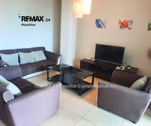 Secured 2nd floor apartment with lift, walk to the Beach!