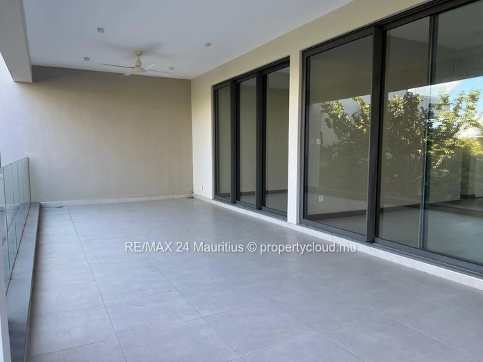 Stunning Two Bedroom Apartment with Private Rooftop Pool in Pointe aux Cannonier!