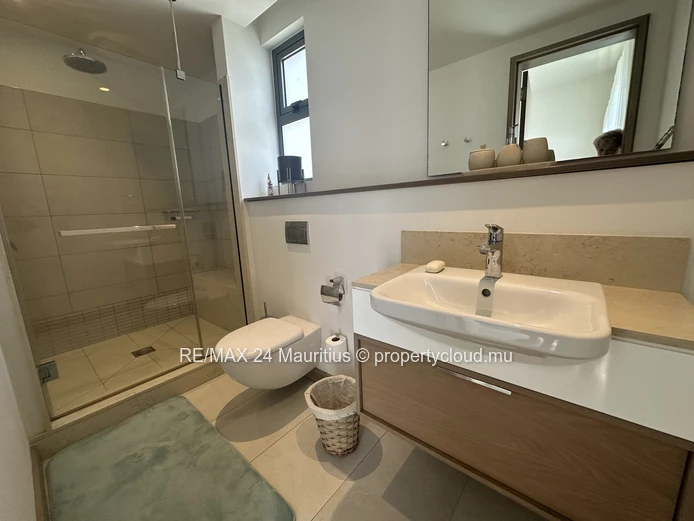 Exquisite Coastal Living: Luxurious Golf Estate Apartment with Stunning Amenities