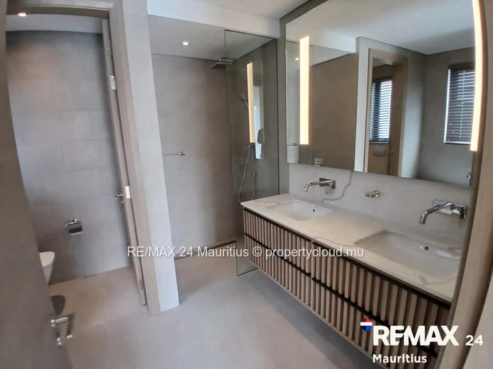 Luxury Coastal Living in Mont Choisy - Elegant Ground Floor Apartment Minutes from the Beach & Golf