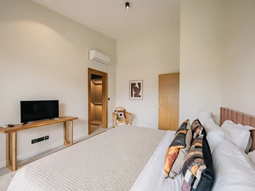 5 Bedroom Villa