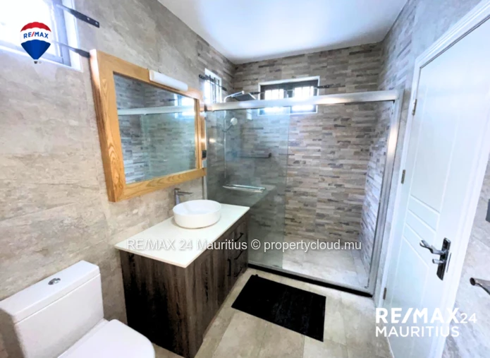 Secured family house in a calm and peaceful area, yet minutes drive to Amenities and Beaches