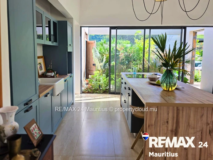 Villa meublée 3 chambres en suite avec piscine – Vue montagne