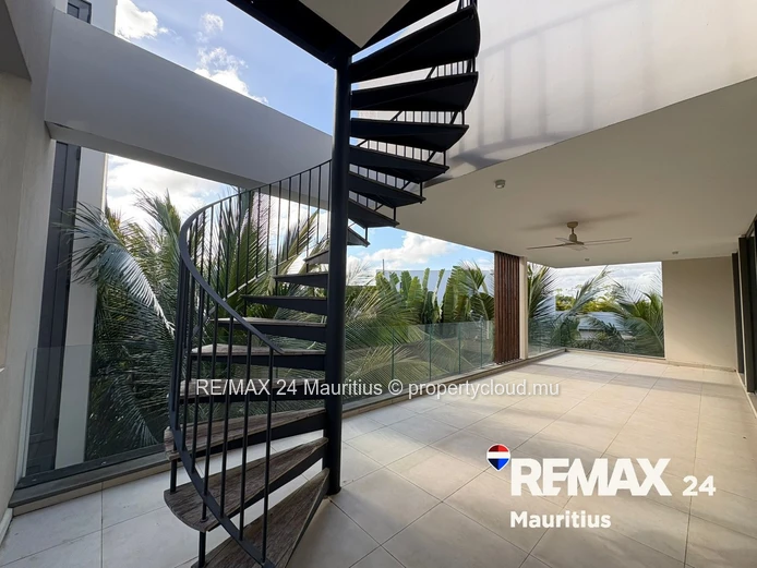 Luxurious Penthouse at Pointe Aux Cannonier