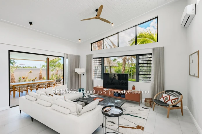 Luxurious Tropical Living in Tamarin: Exquisite 4-Bedroom Villa in Ekô Savannah Resort