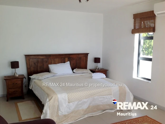 Penthouse with Sea Views and Direct Beach Access in Flic en Flac