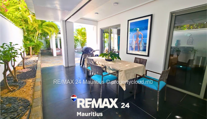Prestigieuse villa de 300 m², 3 chambre à Pointe aux Canonniers | Piscine & Accès Plage Privé