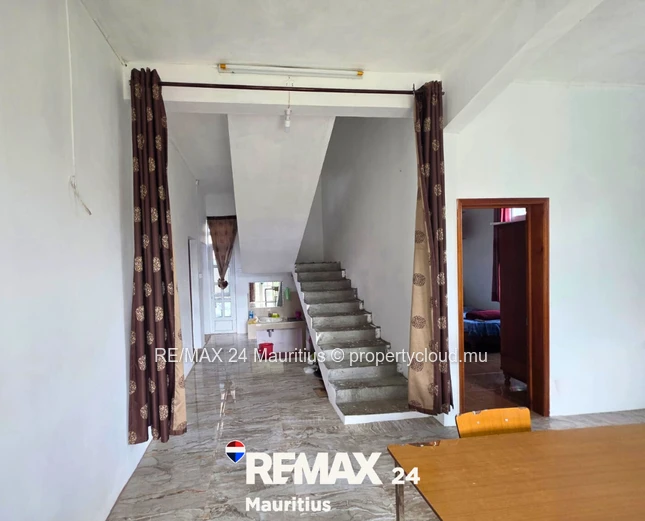 Maison de 5 chambres à Bonne Terre, Vacoas, sur un terrain de 316,5 m², avec terrasse sur le toit of