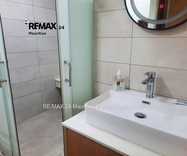 Freshly renovated and fully equipped 4-bed home with common pool in secured residence