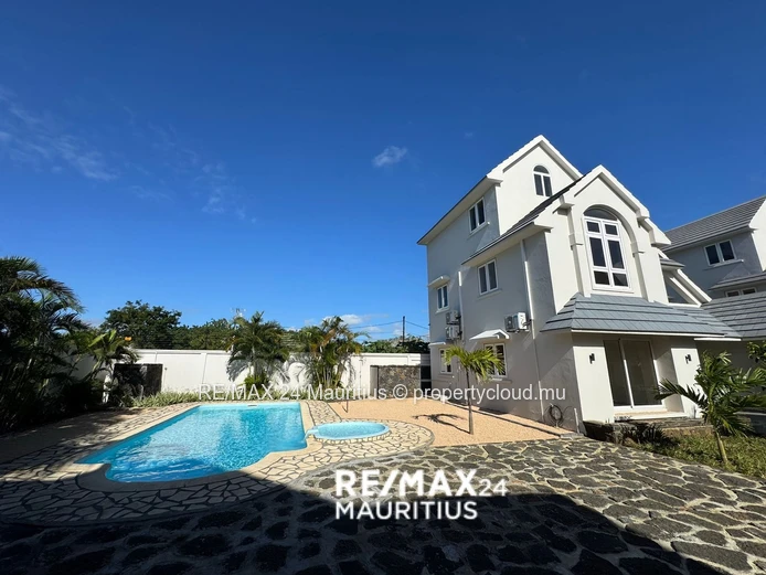 Serene & Stylish A-Frame Villa | Steps to Pereybere Beach | Pet-Friendly | Pool