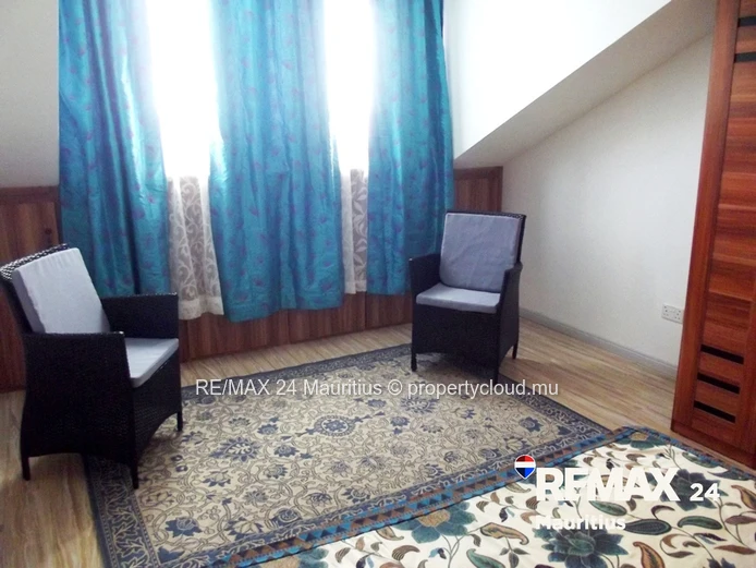 Penthouse with Sea Views and Direct Beach Access in Flic en Flac