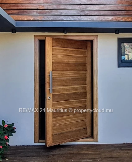 Luxury Villas in Gated Sanctuary between Mountains and the Ocean