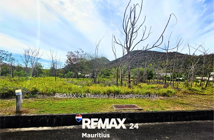 Exclusive Residential Plots with Mountain Views – Rivière Noire