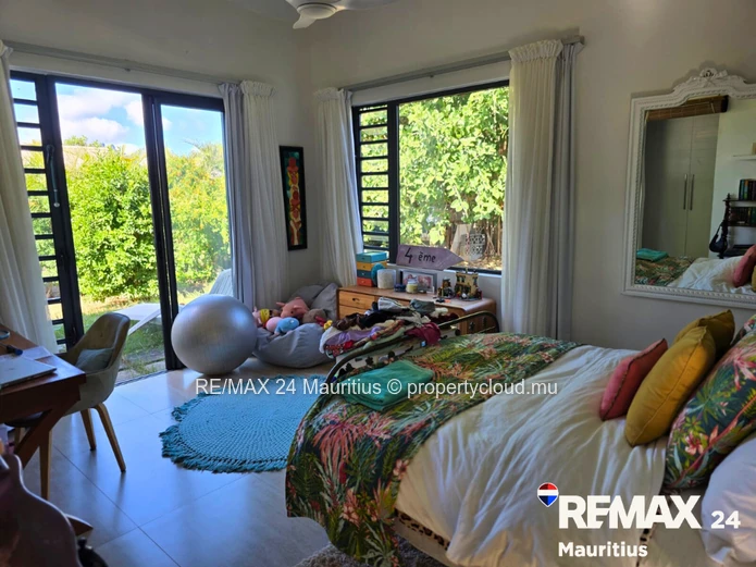 Villa meublée 3 chambres en suite avec piscine – Vue montagne