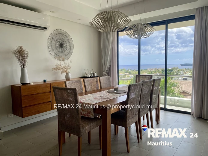 Elegant Townhouse with Sea & Mountain Views in Tamarin