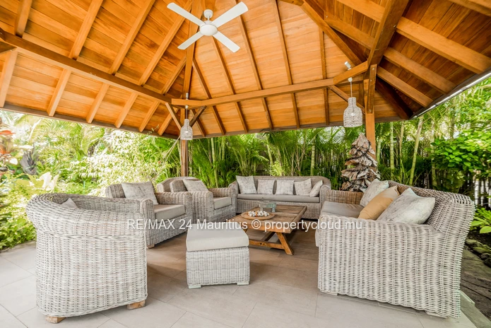 Stunning 4-Bedroom Villa For An Extraordinary Tropical Getaway