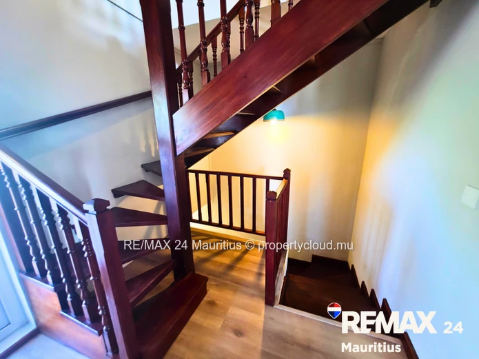 Villa moderne sur 3 niveaux, 4 chambres dont 1 en suite, 3 salles de bains, séjour lumineux,
