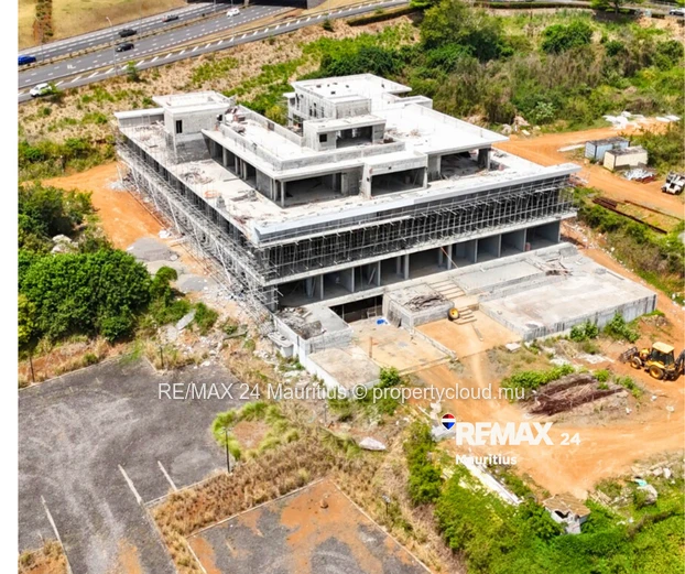 Brand new Showrooms and Office with amenities in Moka Smart City - Green Business Hub