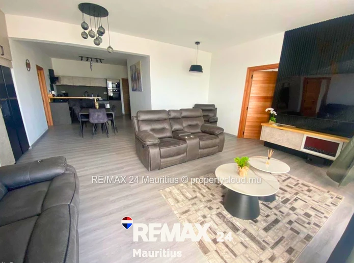 Appartement 2 chambres moderne situé à Flic-en-Flac, à proximité de la plage et des commodités.