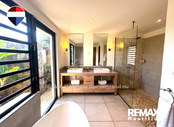 3-Bedroom Tropical Villa in Black River