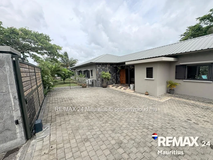 Semi-furnished family home in a secured residence in the North of Mauritius.