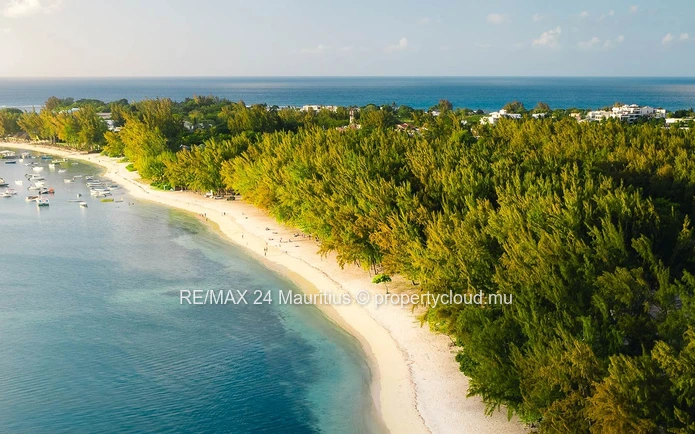 Walk to the most beautiful beaches with amazing sunset views!