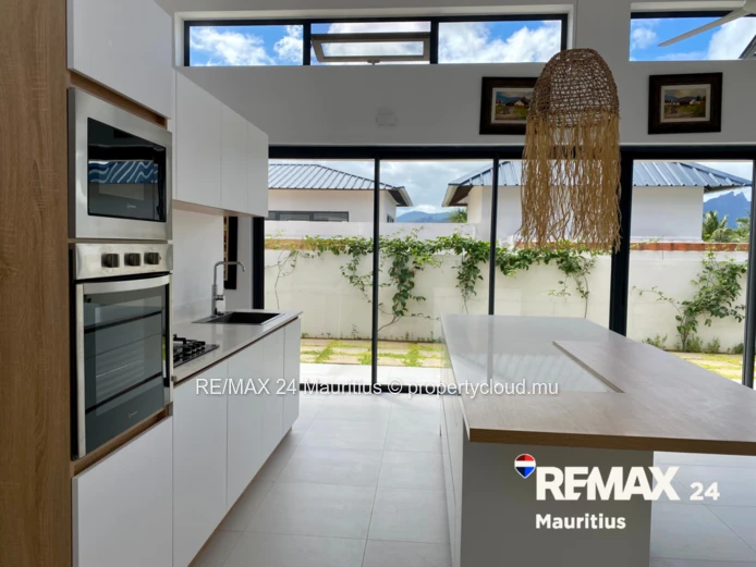 Pet-Friendly Villa for Rent in Tamarin