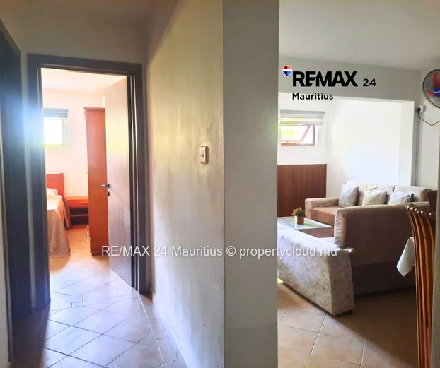 Ground floor apartment, walk to Mont Choisy Beach and hotels