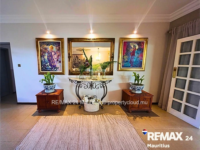 Villa coloniale de prestige à Pointe aux canonniers - 5 chambre, jardin 2 400 m², à 100 m de la mer