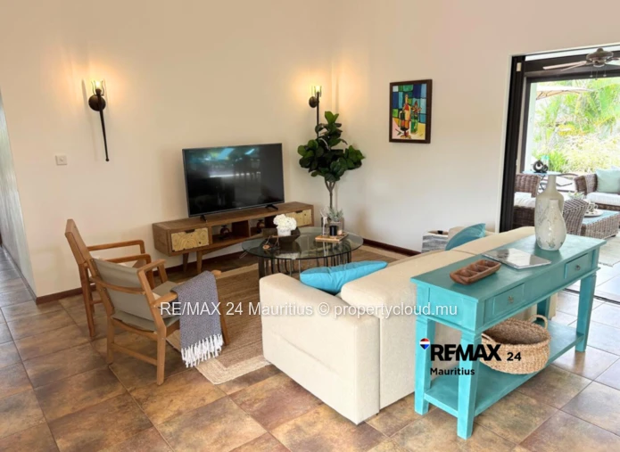 All ground floor family house in a Prestigious Estate.