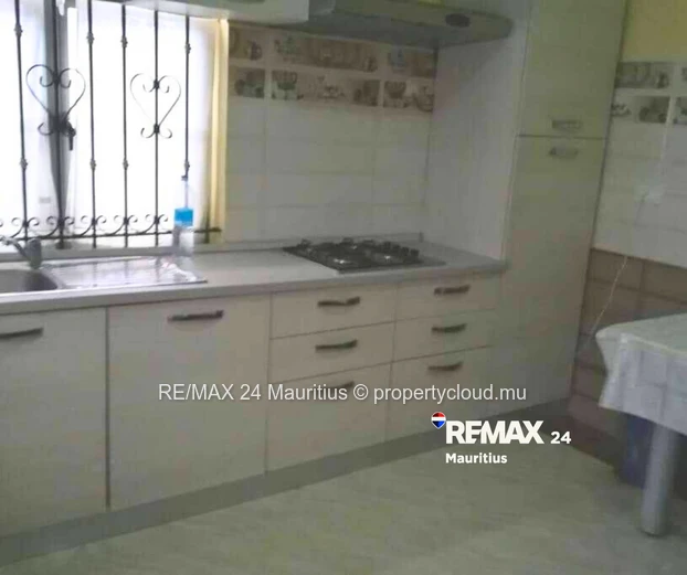 Furnished Family house with pool, walk to the Public Beach