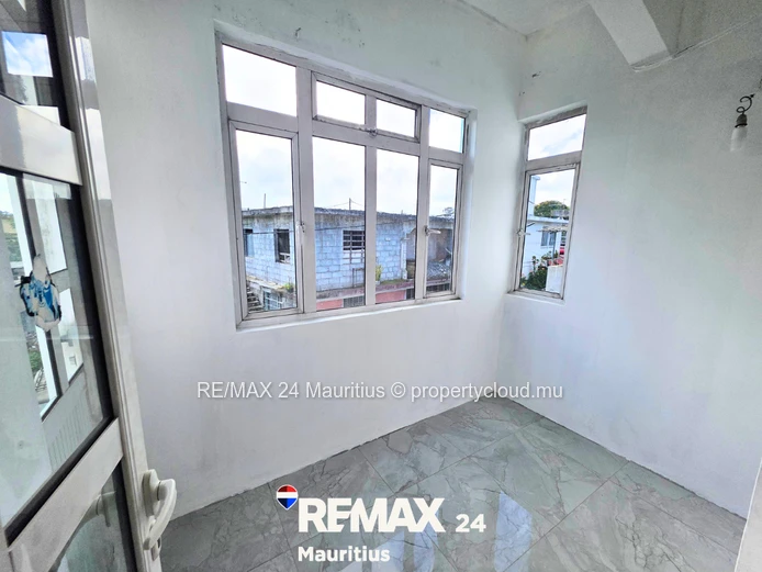 Maison de 5 chambres à Bonne Terre, Vacoas, sur un terrain de 316,5 m², avec terrasse sur le toit of