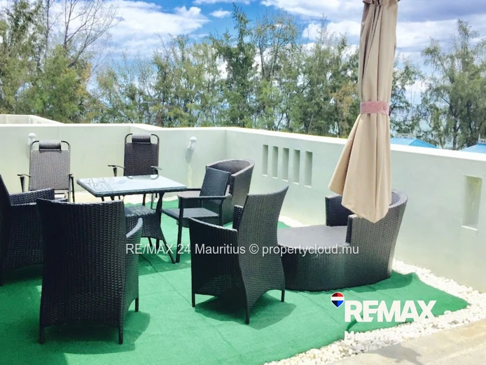 Penthouse with Sea Views and Direct Beach Access in Flic en Flac