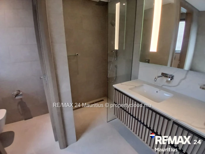 Luxury Coastal Living in Mont Choisy - Elegant Ground Floor Apartment Minutes from the Beach & Golf