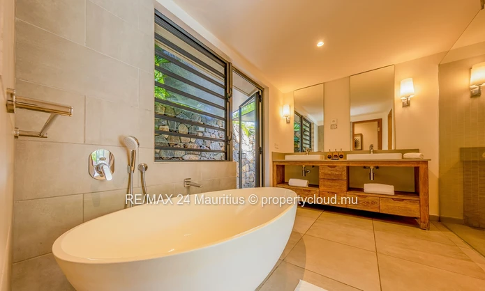Luxury 3-Bedroom Villa For An Unforgettable Island Getaway