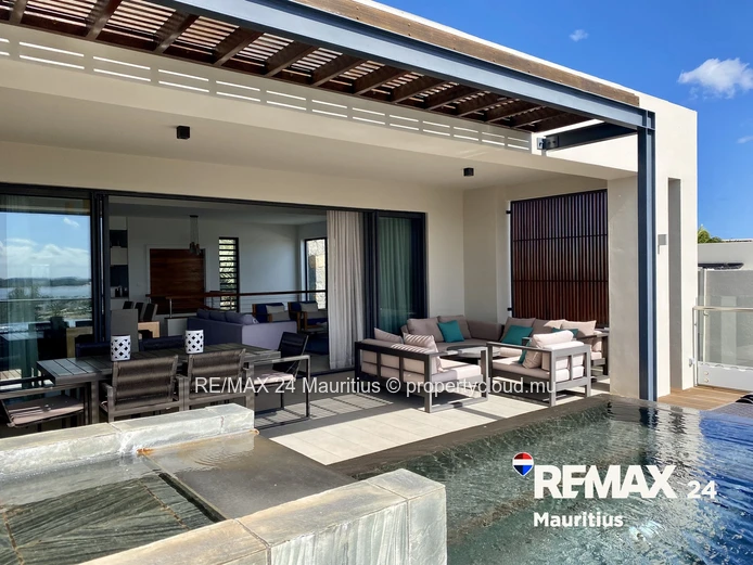 Exclusive Penthouse with Pool and Splendid Views over Tamarin