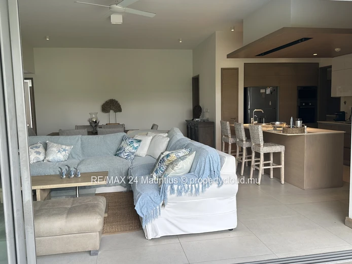 Exquisite Coastal Living: Luxurious Golf Estate Apartment with Stunning Amenities