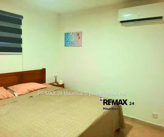 Ground floor apartment, walk to Mont Choisy Beach and hotels
