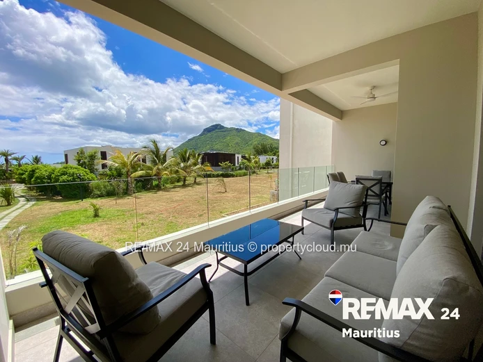 Luxury 2-Bed Apartment with Private Garden in Beachfront Residence
