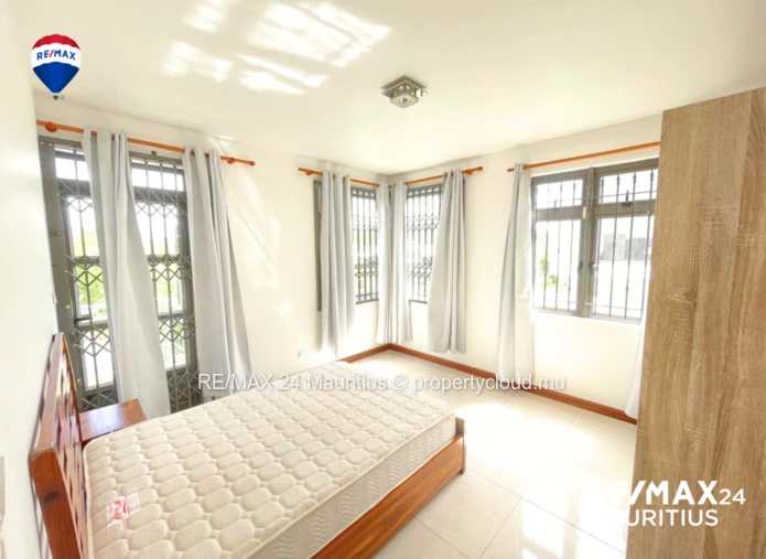 Secured family house in a calm and peaceful area, yet minutes drive to Amenities and Beaches