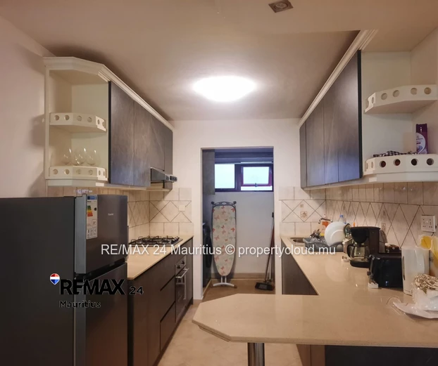 Ground floor apartment, walk to Mont Choisy Beach and hotels
