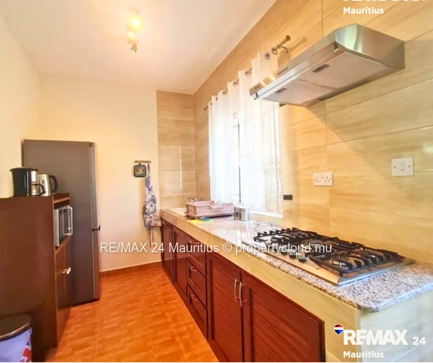 All ground floor apartment (simplex) within walking distance to the public beach