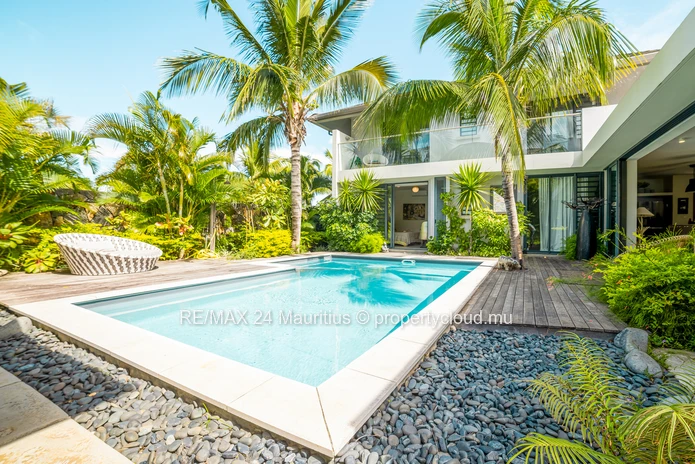 Stunning 4-Bedroom Villa For An Extraordinary Tropical Getaway