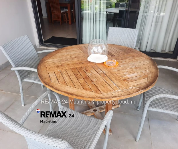 Secured 2nd floor apartment with lift, walk to the Beach!