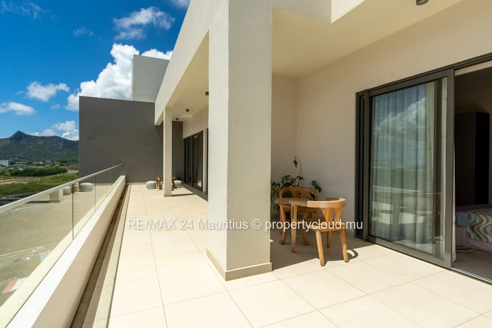Exclusive Penthouse With Ocean And Mountain Views In Moka