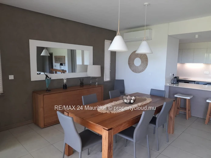 Exquisite 2-Bedroom Apartment with Golf Course Views